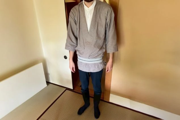 裏方全般の男性の制服画像。