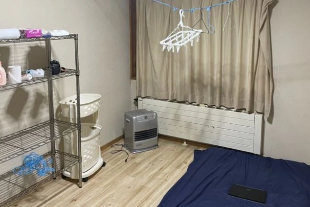 リゾートバイトの個室寮の部屋の画像。