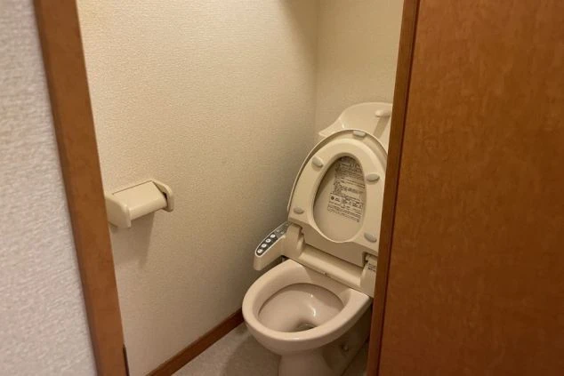 リゾートバイトの個室寮のトイレの画像