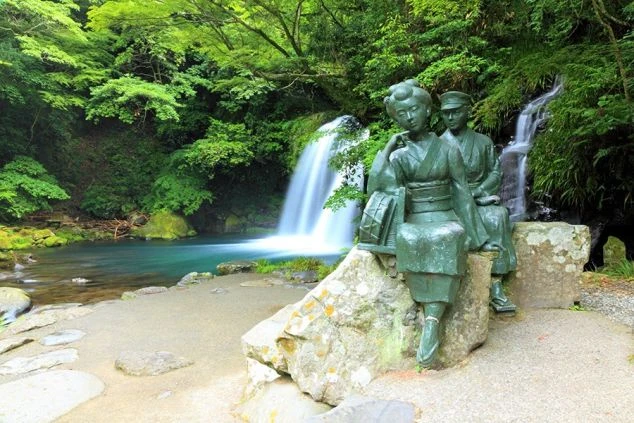 名作「伊豆の踊子」の舞台として知られる、河津七滝。リゾートバイトの休日は、豊かな自然と文学の世界に触れる散策へ。