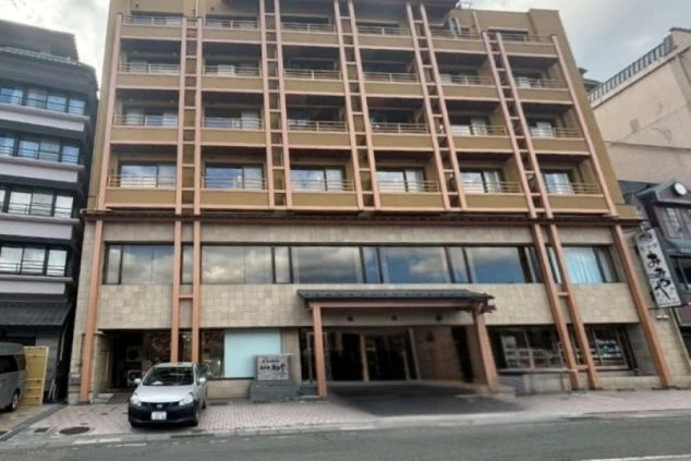 河口湖にある宿の外観画像。富士山から程近い、湖目の前のリゾートバイト先。