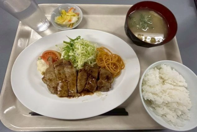 リゾートバイトのまかない画像。