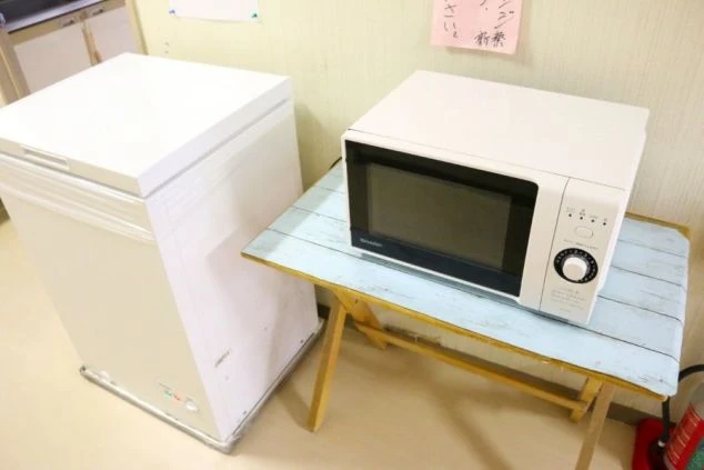 北海道ルスツのリゾートバイトの寮のキッチンの画像。スタッフ同士で共同利用する。