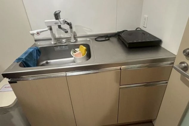 リゾートバイトの館内寮に完備された共用のキッチン。