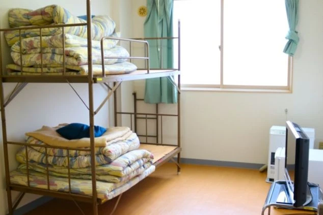 リゾートバイトの寮の個室内寝室のサンプル画像。