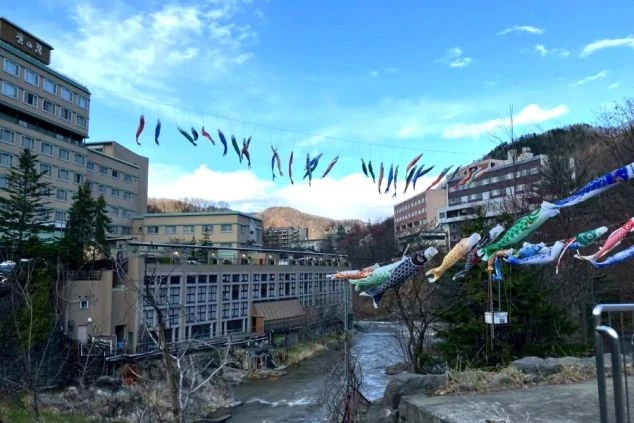 定山渓温泉街のワクトリオリジナル画像。