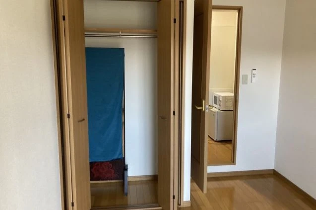 河口湖のリゾートバイトの寮のクローゼットの画像。