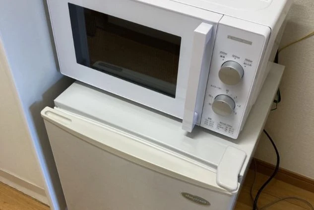 河口湖のリゾートバイトの寮の電子レンジの画像。