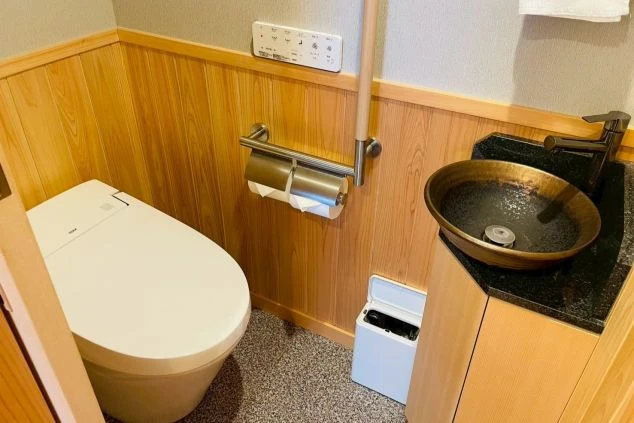 リゾートバイトの客室寮の部屋にあるトイレのイメージ画像。