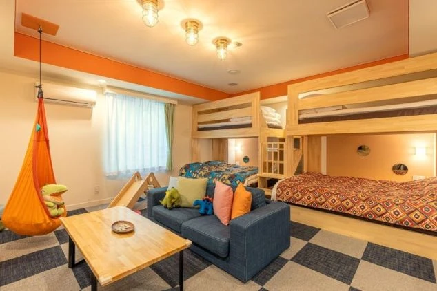 リゾートバイトの勤務先は、遊び心いっぱいのコンセプトルームが人気のホテル。子供たちの笑顔に囲まれて働く、楽しい職場です。