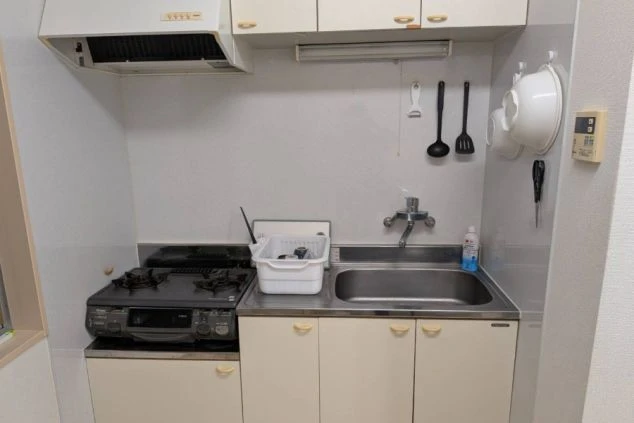 リゾートバイトの個室寮内キッチンの画像
