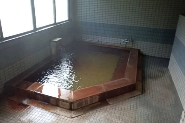 広々としたリゾートバイトの寮の共同浴場のイメージ画像