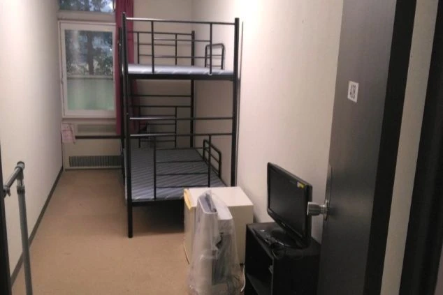 リゾートバイトの女子寮の個室の画像。