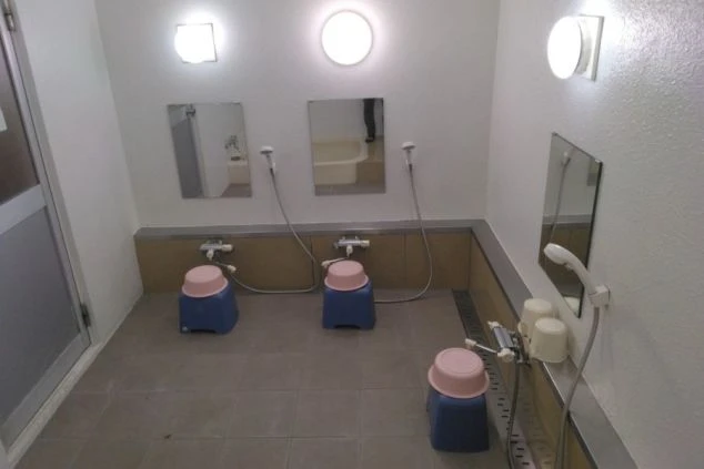 リゾートバイトの寮の共用お風呂の洗い場。