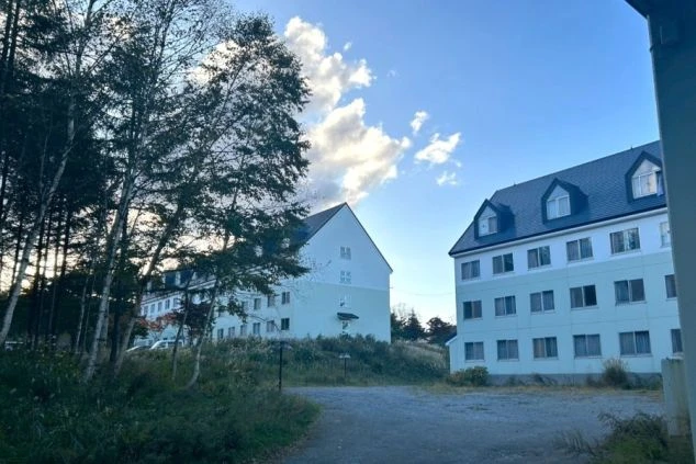 リゾートバイトの相部屋寮の外観画像。