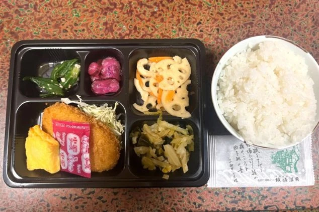 お弁当形式のまかない画像