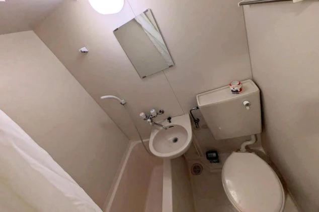 リゾートバイト個室寮の専用ユニットバス。バス・トイレ完備の私的空間で、毎日の生活もストレスなく快適。