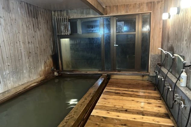 リゾートバイト中に入れる大浴場の画像。