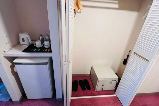 ワクトリスタッフが撮影したメルキュール京都宮津リゾート&スパの客室・クローゼット・収納・冷蔵庫