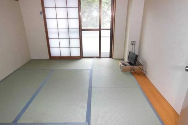 鬼怒川温泉でリゾートバイトするスタッフが住む寮の畳の部屋の画像。