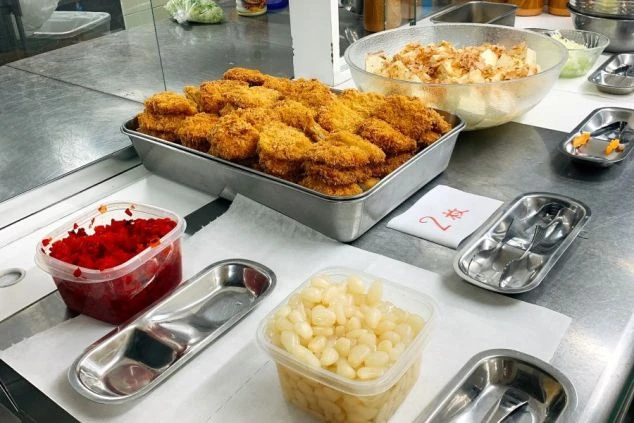 リゾートバイトの賄い画像