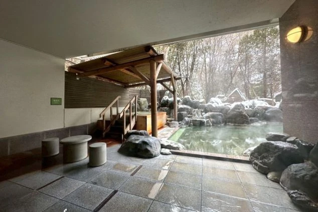 ワクトリ社員が撮影した施設の露天風呂の写真。