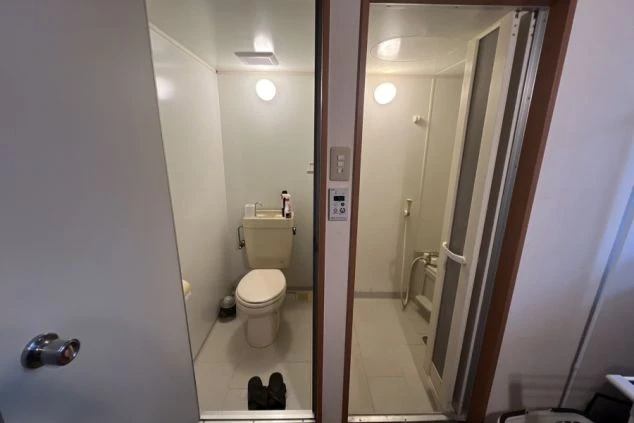 リゾートバイトの個室寮の共用トイレの画像。
