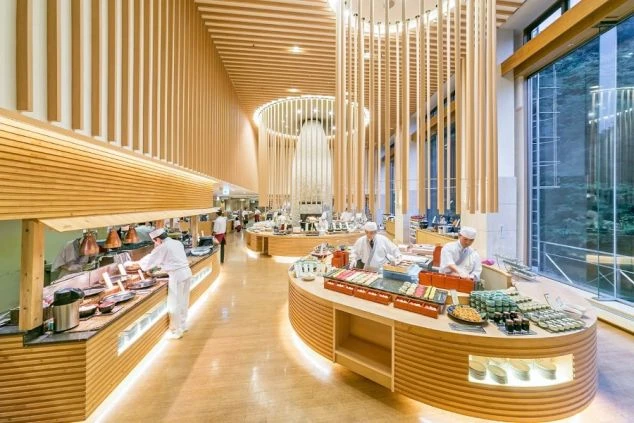 ライブキッチン形式のレストラン。調理や接客スキルを身につけながら働ける。