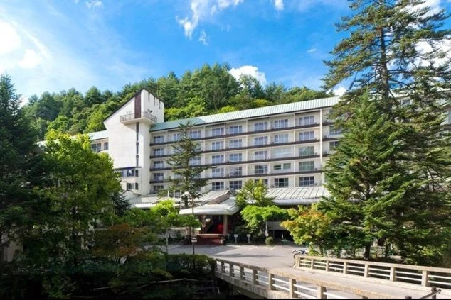 緑豊かな自然の中に建つホテル。落ち着いた環境で、お客様に癒しを提供する仕事。