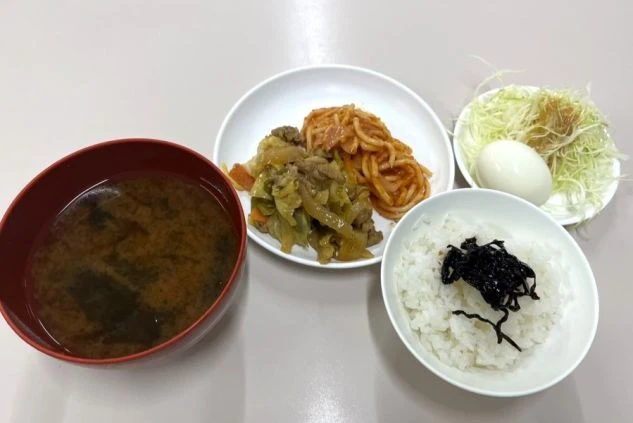 リゾートバイトのまかないの画像。