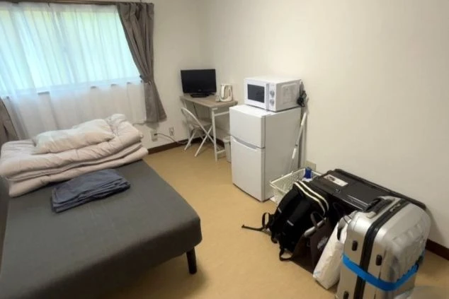 リゾートバイトの個室寮の部屋の画像。