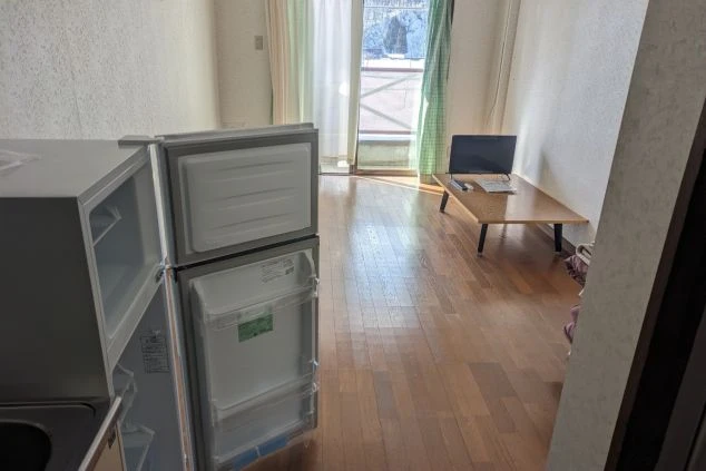 ワクトリスタッフが撮影した個室寮・部屋内・リビング・TV・冷蔵庫