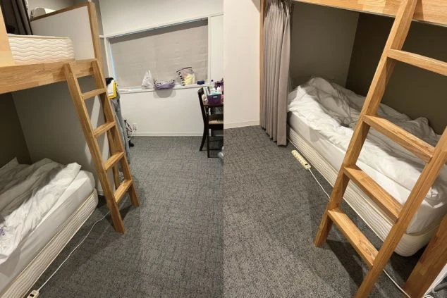 二つの二段ベッドがある寮の部屋。手前には木製のはしごがあり、床はカーペット敷きだ。
