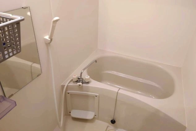 リゾートバイトの寮のお風呂の浴槽の画像。