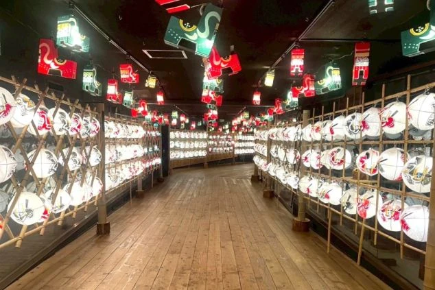 青森県鶴田町にある日本一長い木造三連太鼓橋「鶴の舞橋」の夕景。岩木山を背景にした絶景を楽しめる、青森エリアのリゾートバイトスタッフに人気の観光スポット。