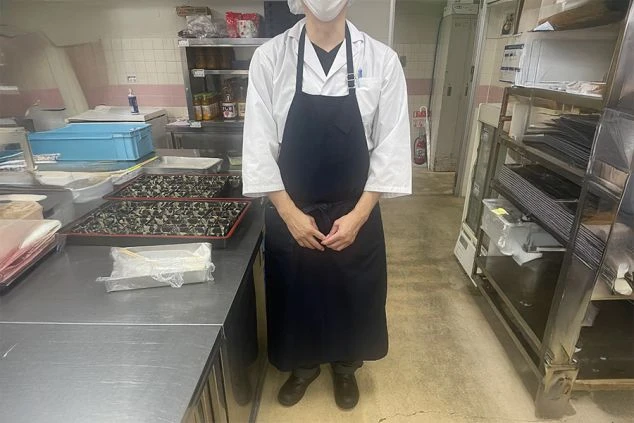 調理補助の男性制服画像