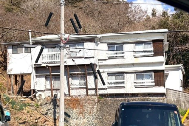 リゾートバイト住み込み求人の女性寮外観。落ち着いた環境にある2階建ての建物で、初めての寮生活でも安心。