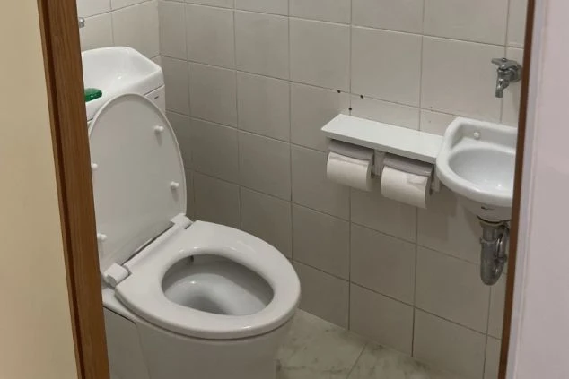 石垣島でリゾートバイトするスタッフが住む寮のトイレの画像。