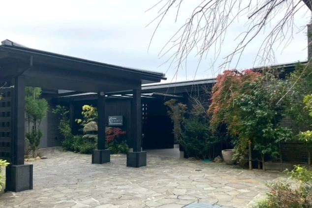 リゾートバイトの客室寮の外観画像。