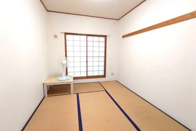 リゾートバイトするスタッフが住む寮の和室の画像。