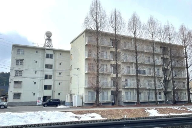 リゾートバイトするスタッフが住む寮の外観の画像。