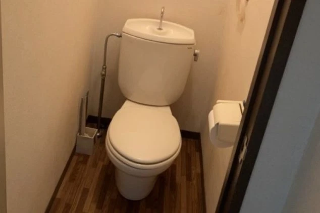 清潔に保たれたトイレ。快適な寮生活を送るための設備が整っています。