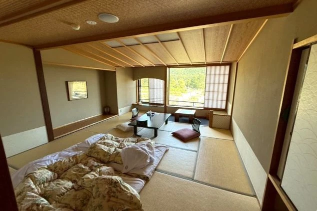 リゾートバイトの客室の相部屋寮の画像