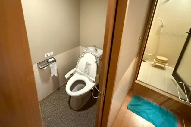 リゾートバイトの客室の相部屋寮のトイレの画像