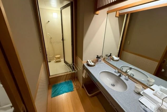 リゾートバイトの客室の相部屋寮の洗面台の画像