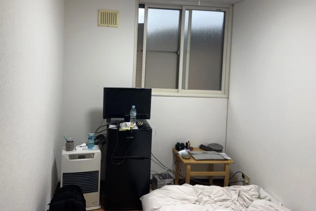 リゾートバイトの個室寮の部屋の画像。