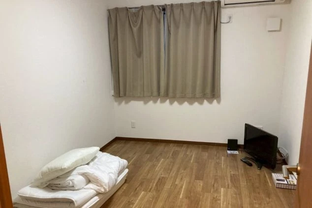 リゾートバイトの完全個室寮の部屋の画像。