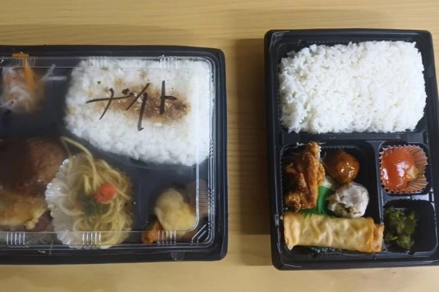 お弁当形式の賄い画像。
