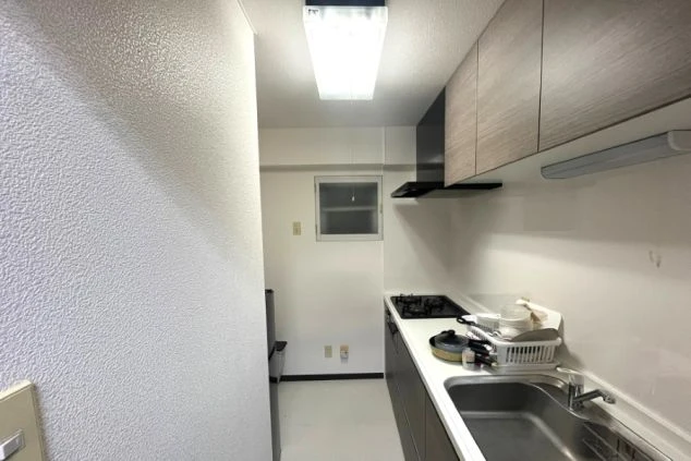 リゾートバイトの寮に完備された、スタッフ共用で使用できるキッチン