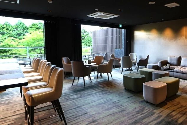 ホテルラウンジの画像。